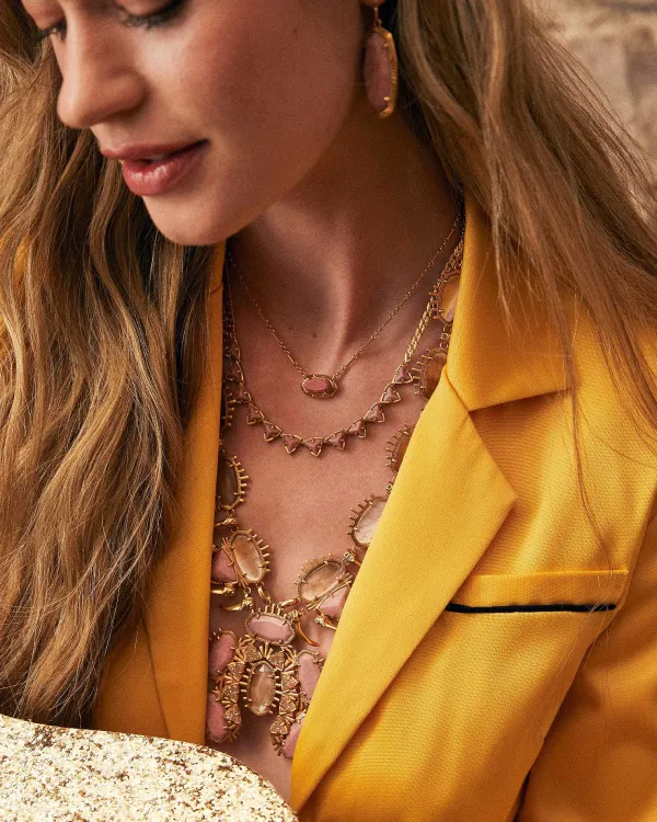 Elisa Vintage Gold Etch Frame Short Pendant Necklace In Blush Pink Quartzite^Kendra Scott Shop